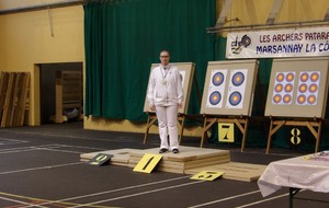 seule sur le podium.. les deux autres lauréates ont déserté! Dommage pour une fois