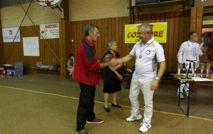 Un geste très symbolique ! Merci aux arbitres