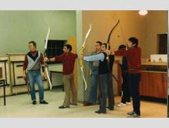 1985, les premiers entrainements, salle des fêtes à Asnans, tir  à 12m maximun. 